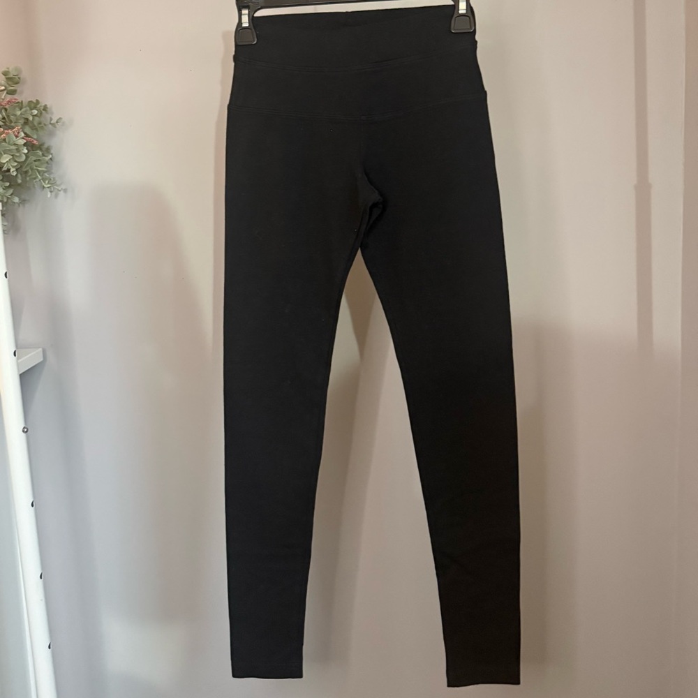 Barely Worn - Women's Hard Tail High Rise Ankle Legging in Black Size Small